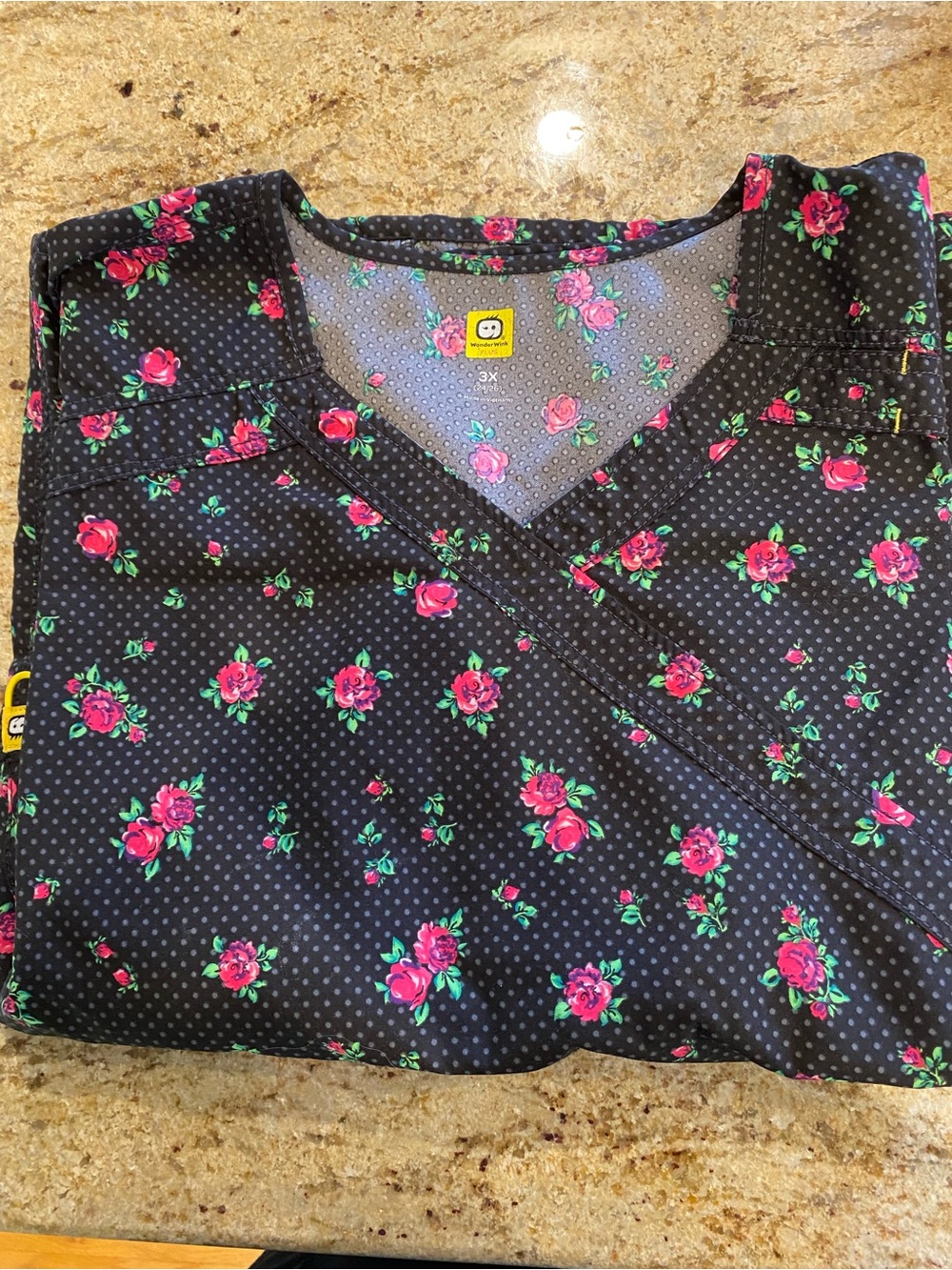 Wonder Wink floral scrub top size 3X